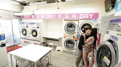 【中文字幕】每天晚上和在自助洗衣店睡着完全无防备全是空隙的太太直到衣物洗完为止的干不停日子